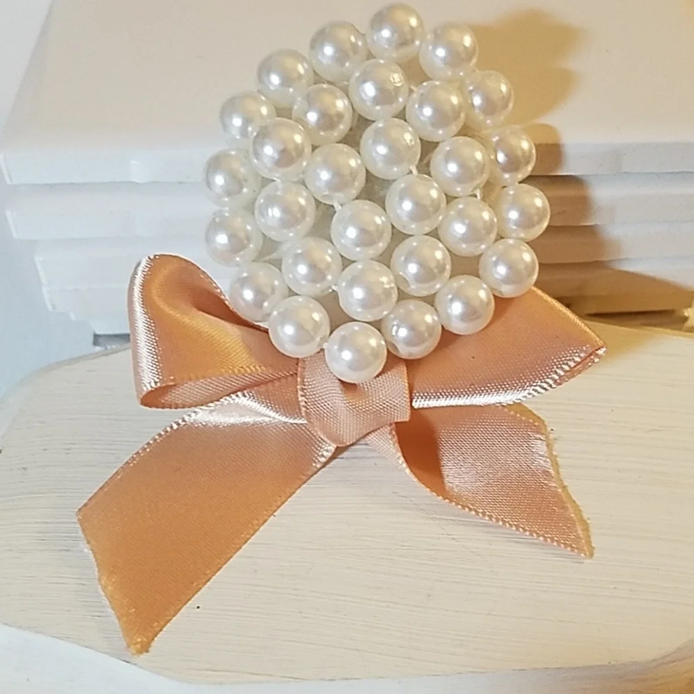 Handmade Vintage Pearl & Bow Pin 3